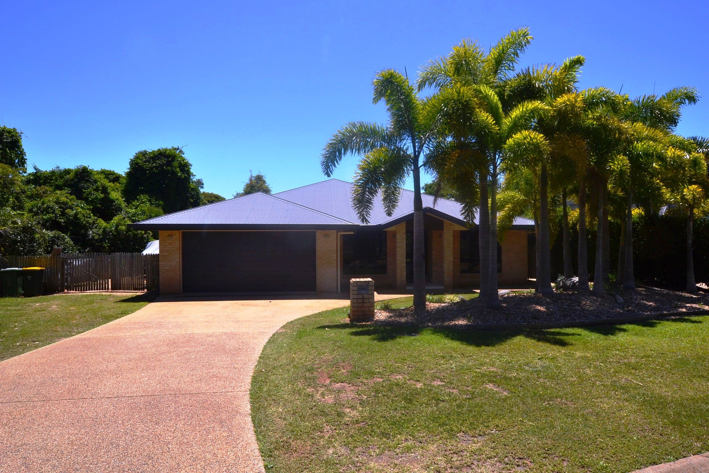 1 Letchford Court, Pacific Heights, QLD 4703