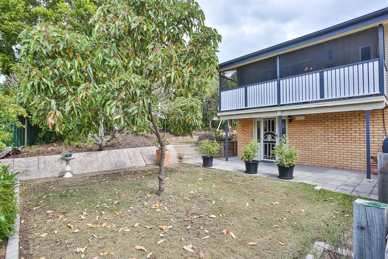 2 Woodlands Avenue, Camira, QLD 4300