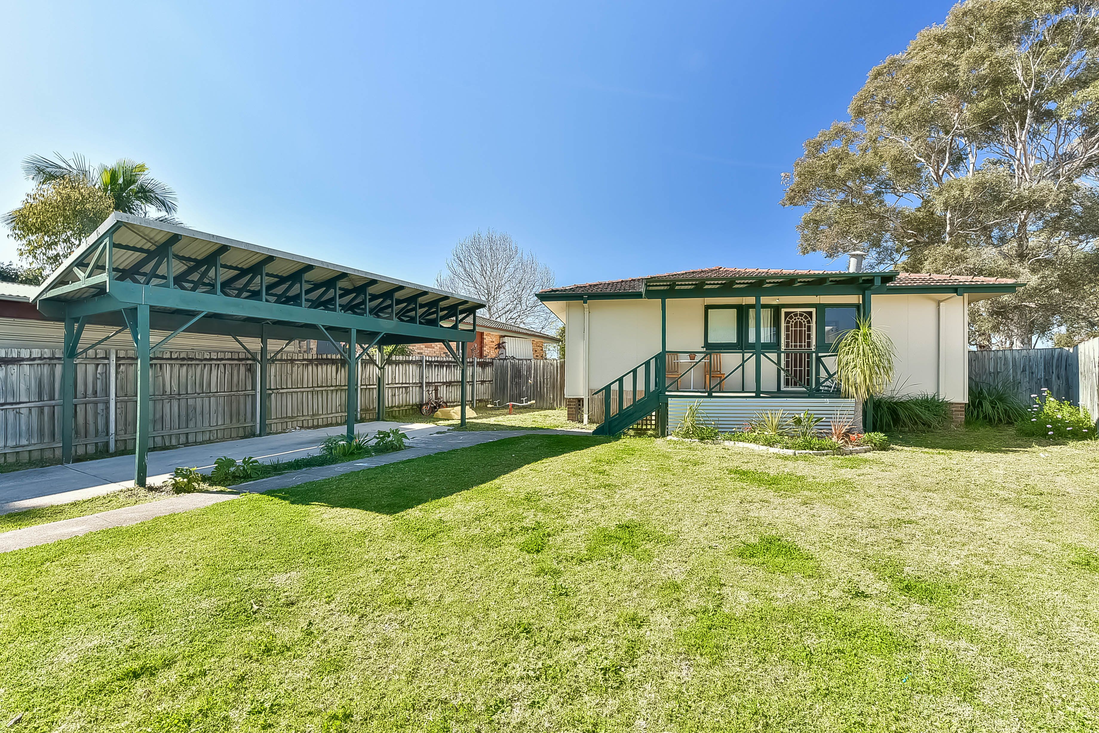 33 Tea Tree Crescent