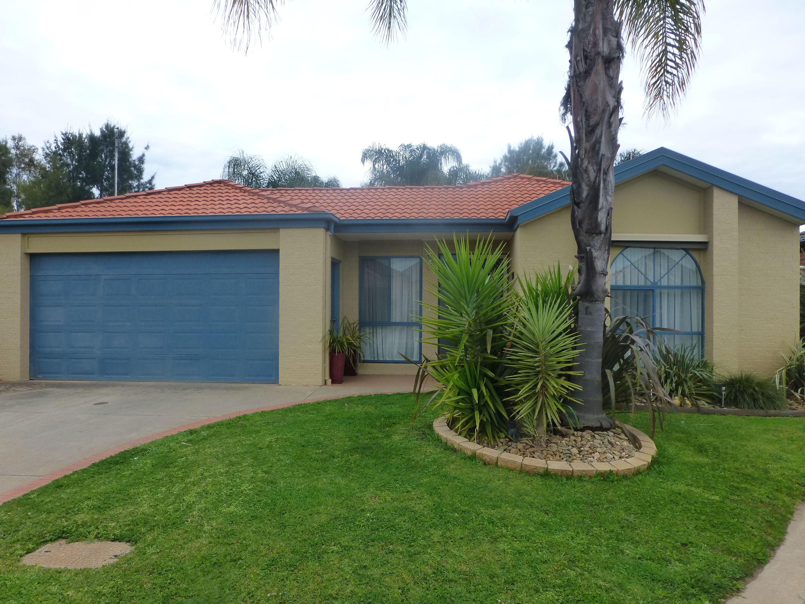 2 Emu Court
