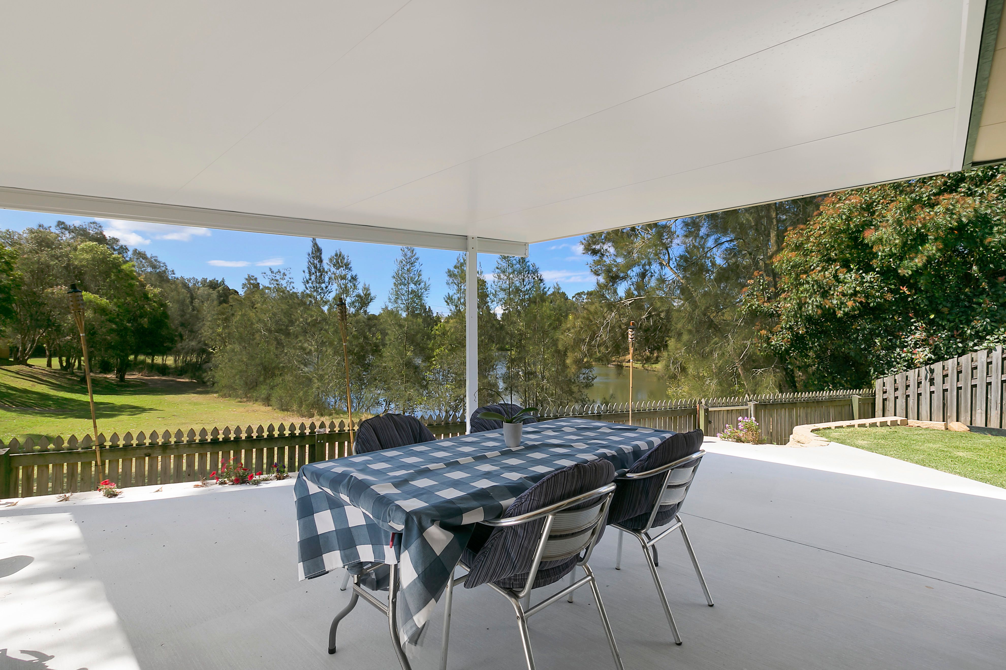 8 Ottelia Drive, Elanora QLD 4221