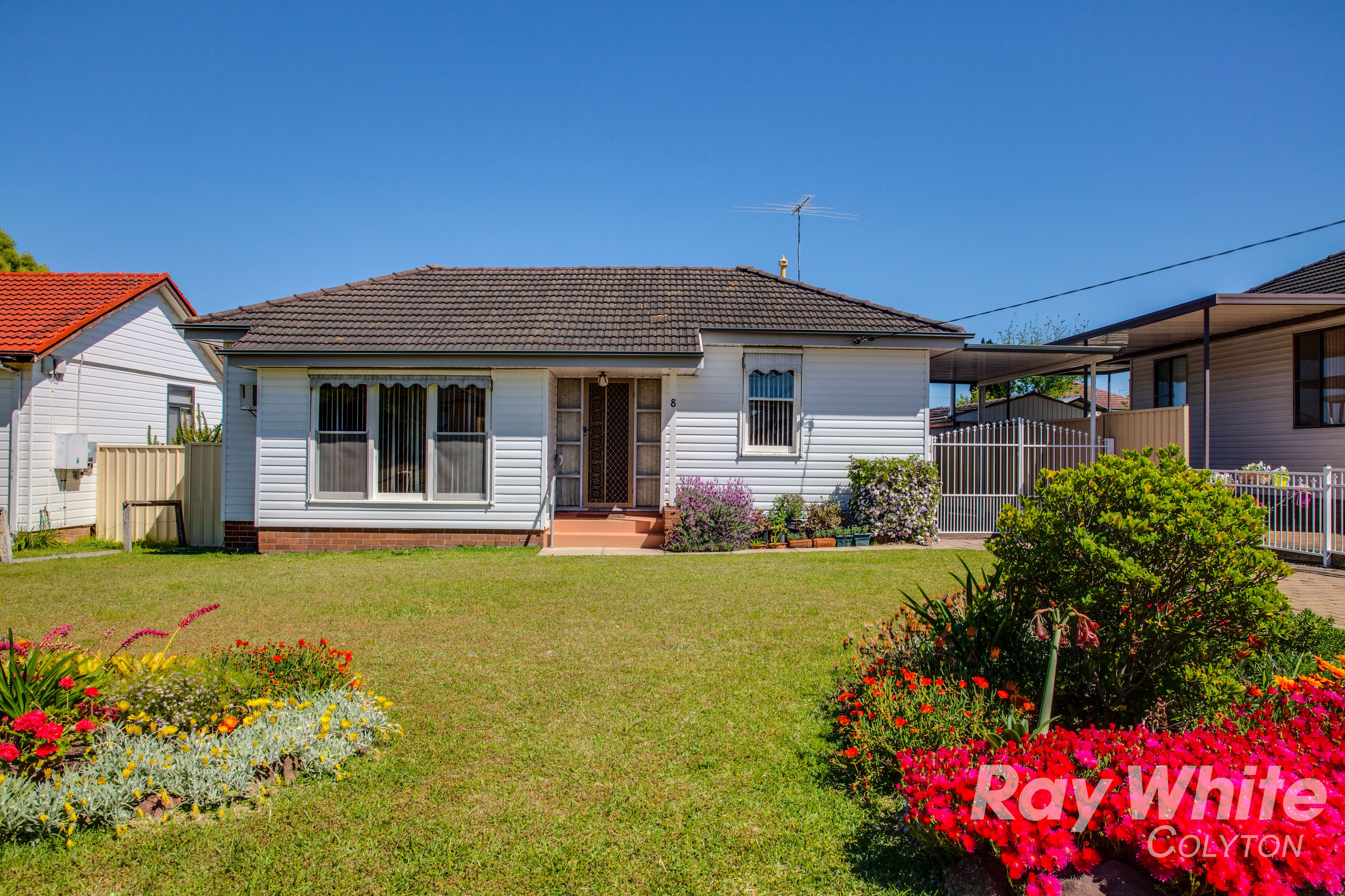 8 Adams Crescent