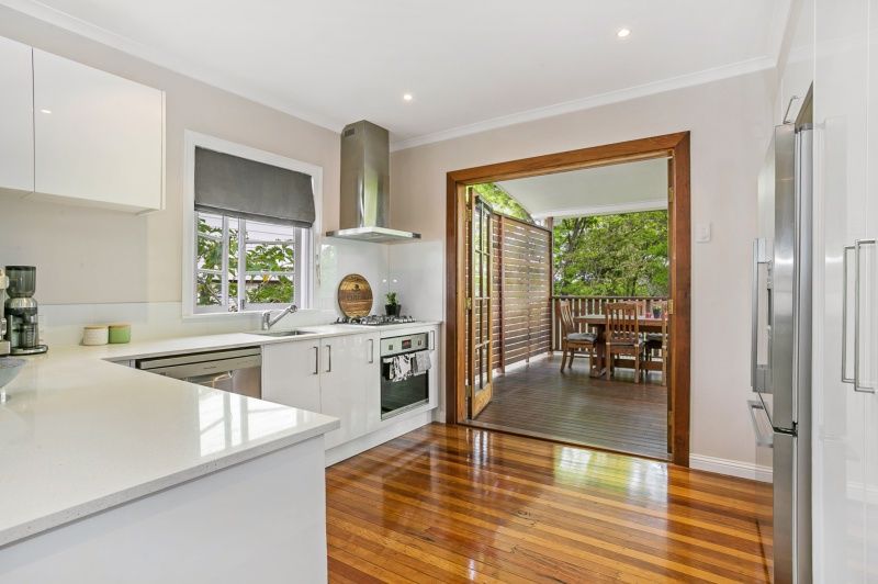 6 Logan Avenue, Oxley, QLD 4075