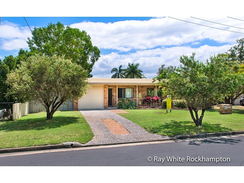 1/2 Chalmers Street, Norman Gardens, QLD 4701