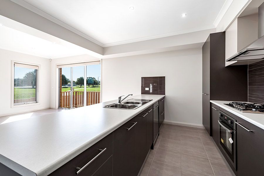 2/11 Lubeck Court, Meadow Heights, VIC 3048