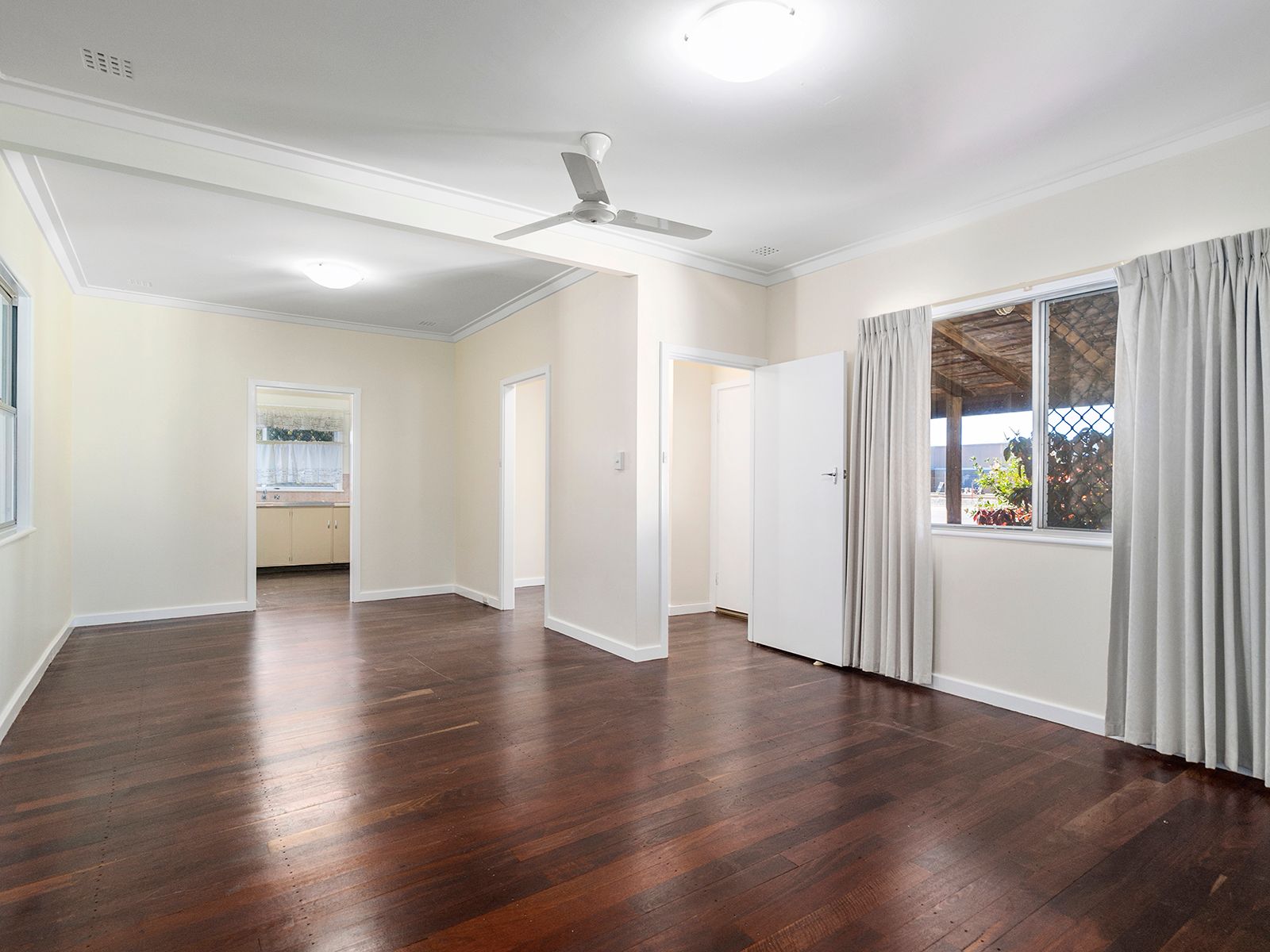 212 Place Road, Wonthella, WA 6530
