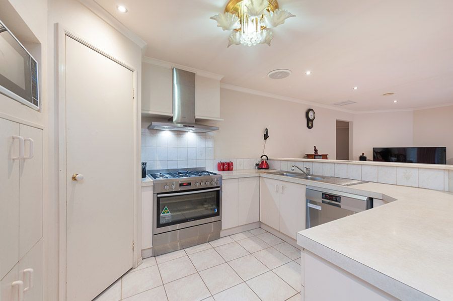 13 Delphinius Crescent, Roxburgh Park, VIC 3064