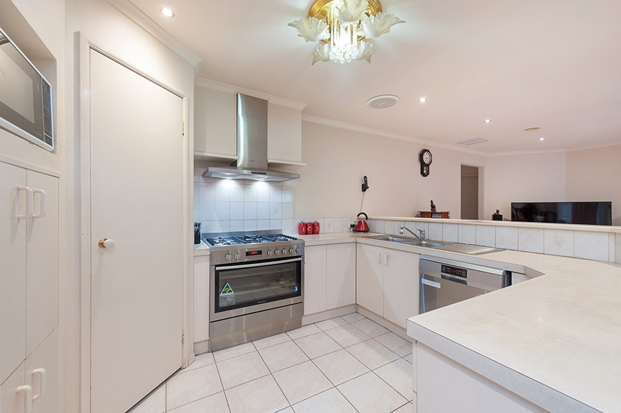 13 Delphinius Crescent, Roxburgh Park, VIC 3064