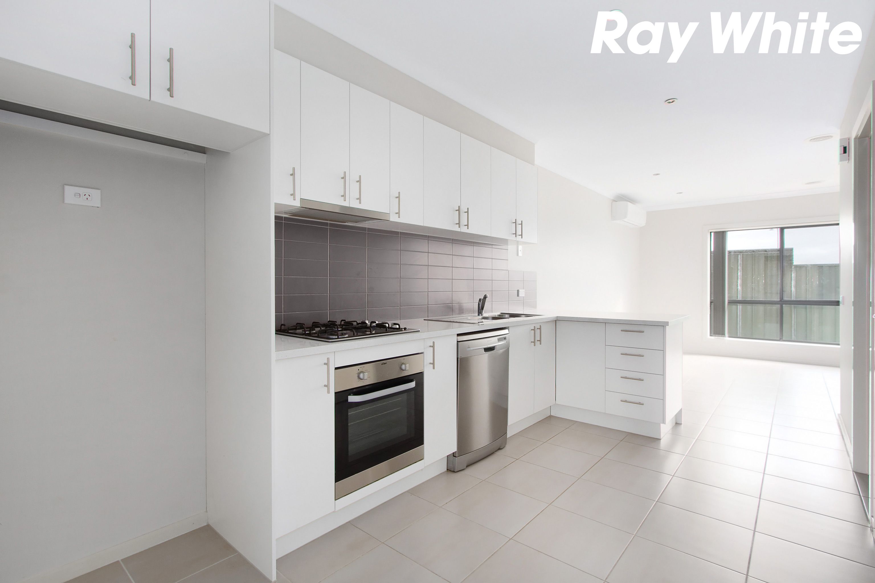 2/180 Henry Road, Pakenham, VIC 3810