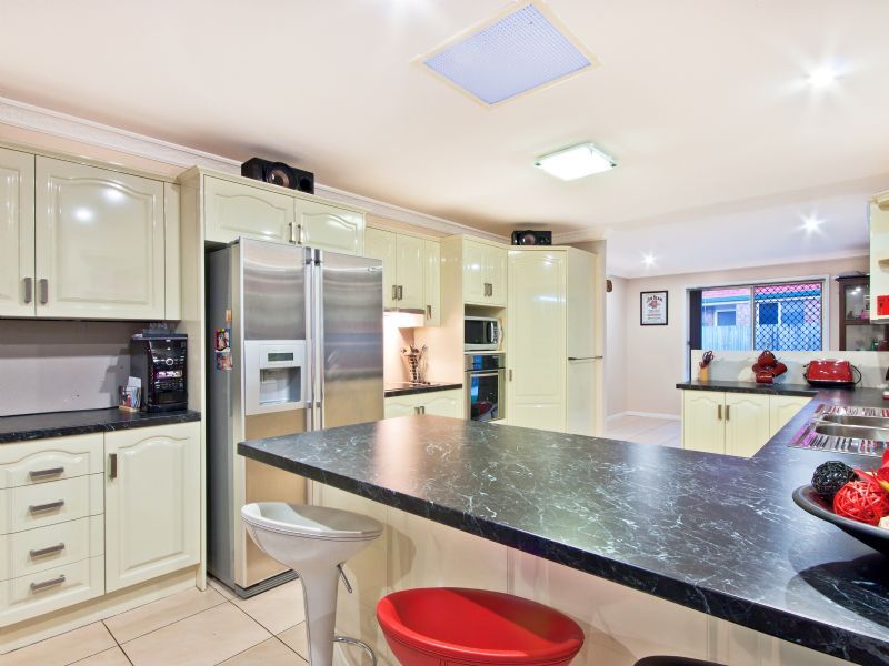 15 Sandwell Crescent, Kippa-Ring, QLD 4021