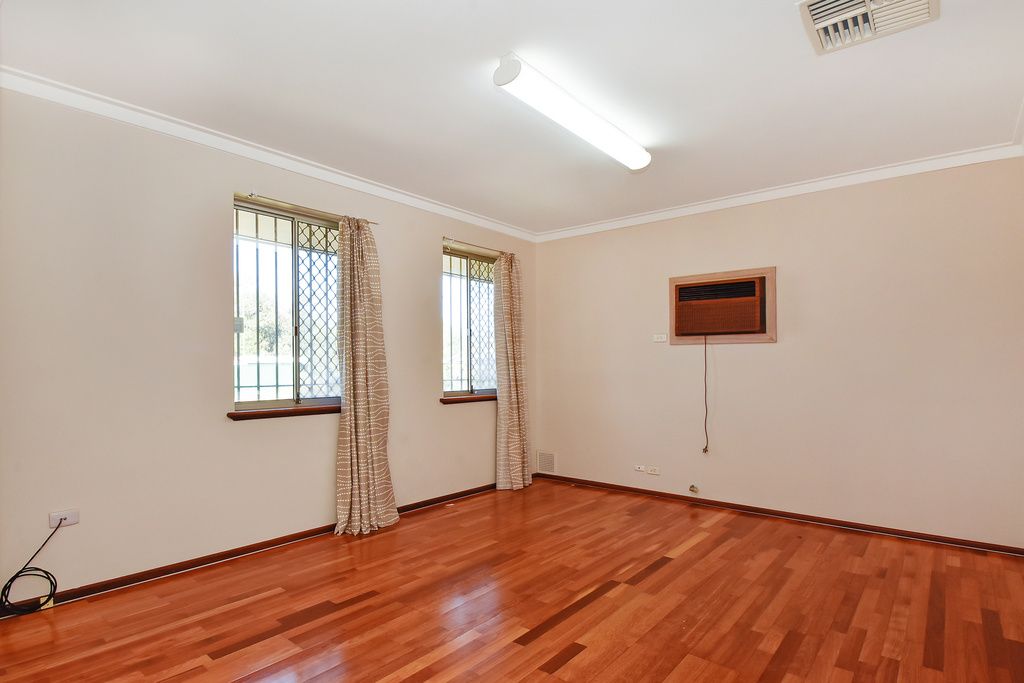 35 Bendix Way, Girrawheen, WA 6064