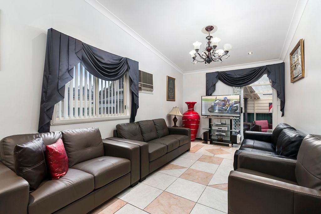 31 Wilberforce Street, Ashcroft, NSW 2168