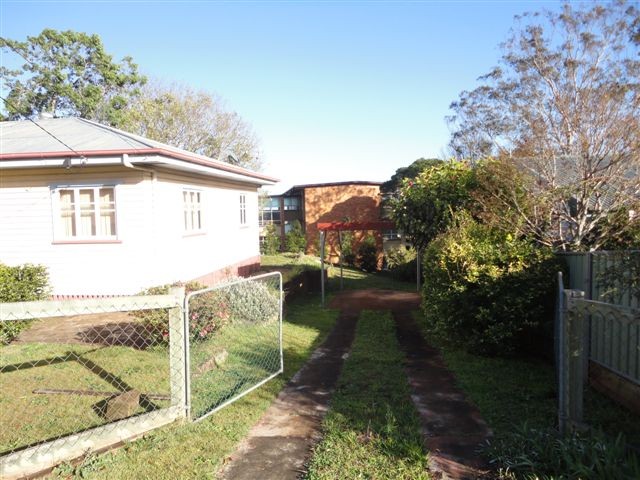 5 Esther Street, Mount Lofty, QLD 4350