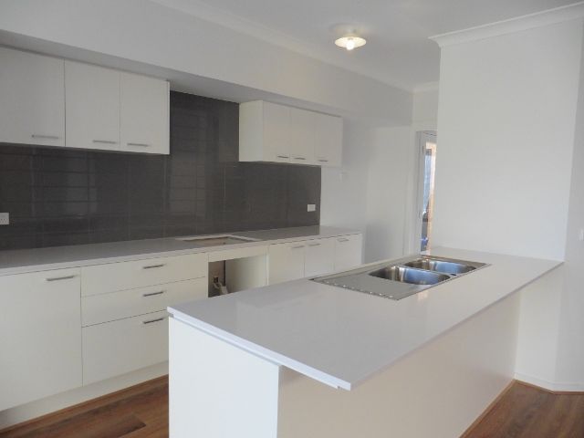 5 Carmichael Avenue, Cranbourne West, VIC 3977