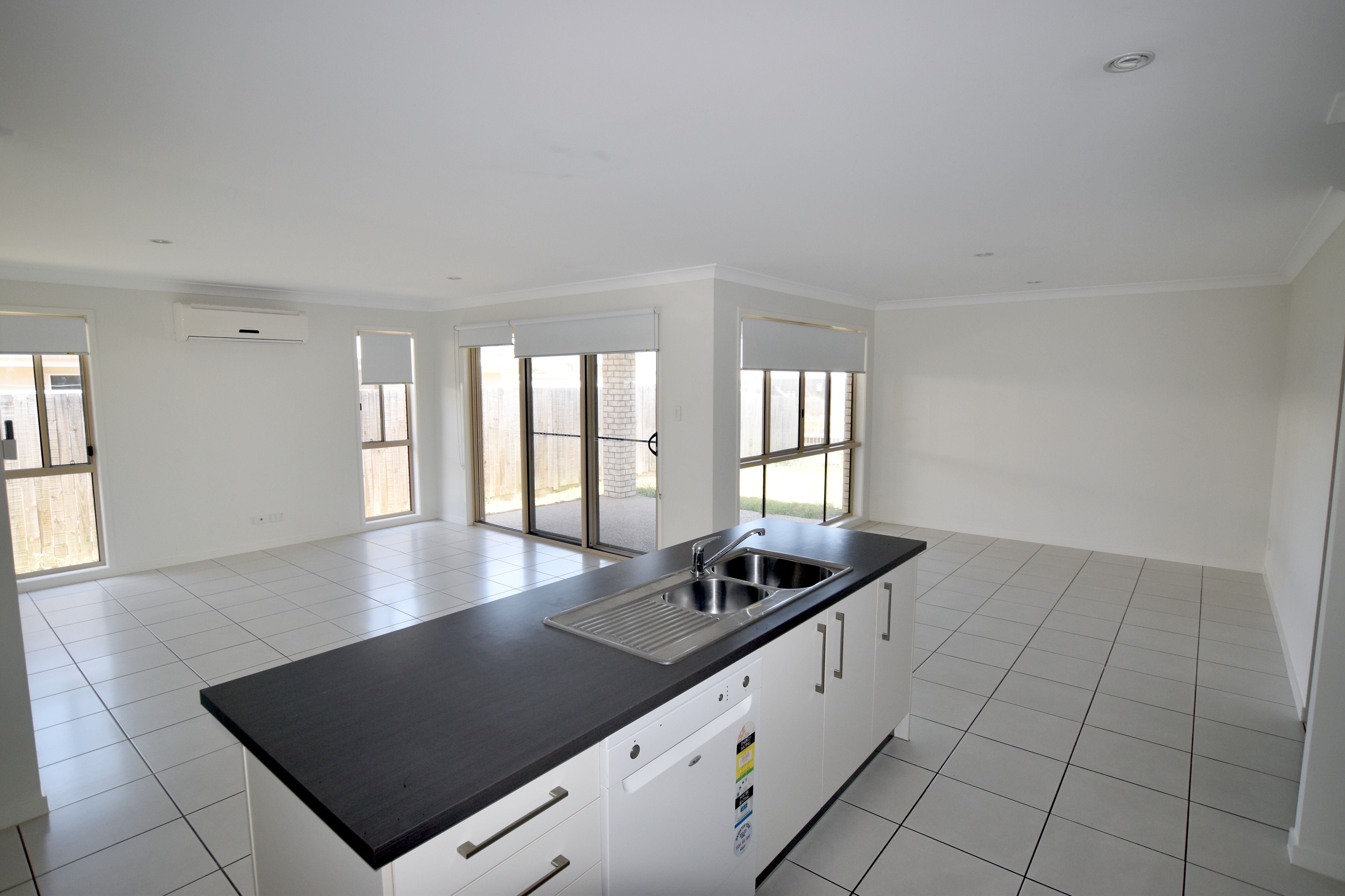 4 Oakdale Place, Kirkwood, QLD 4680