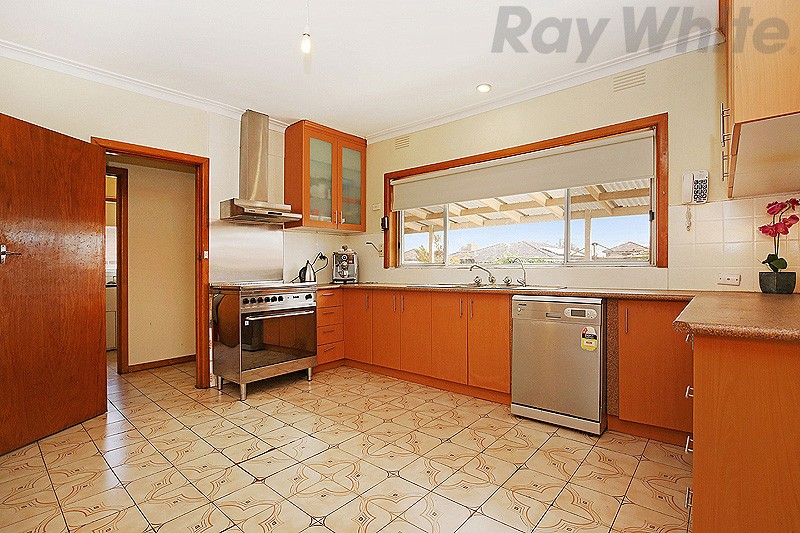 71 Huskisson Avenue, Lalor, VIC 3075