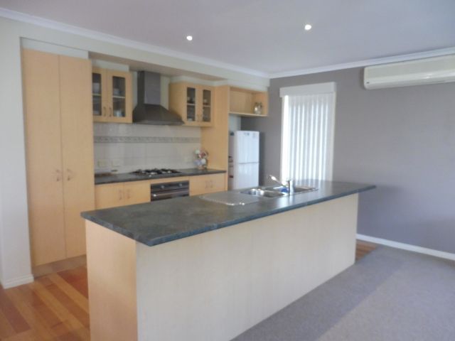 16 Latrobe Avenue, Pakenham, VIC 3810
