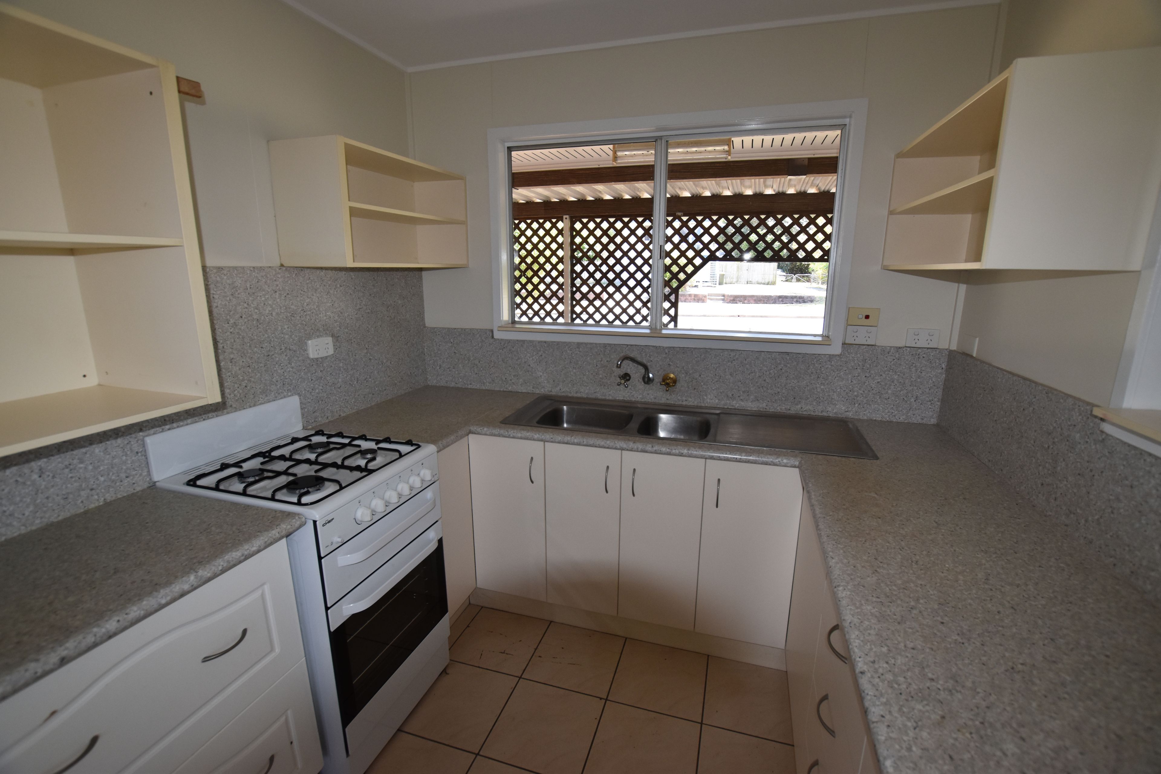 3 Javelin Street, Toolooa, QLD 4680