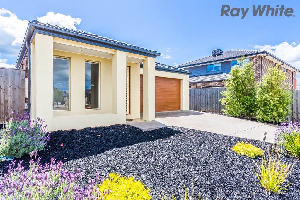 10 Sunningdale Drive, Hillside, VIC 3037