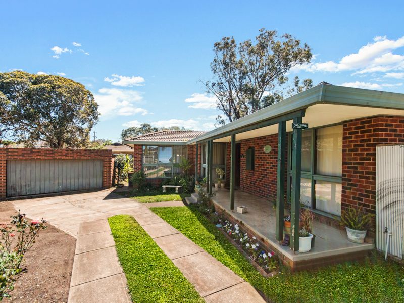 14 Hornbuckle Crescent, Melton, VIC 3337