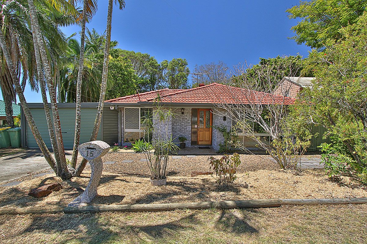15 Pine Street, Hillcrest, QLD 4118