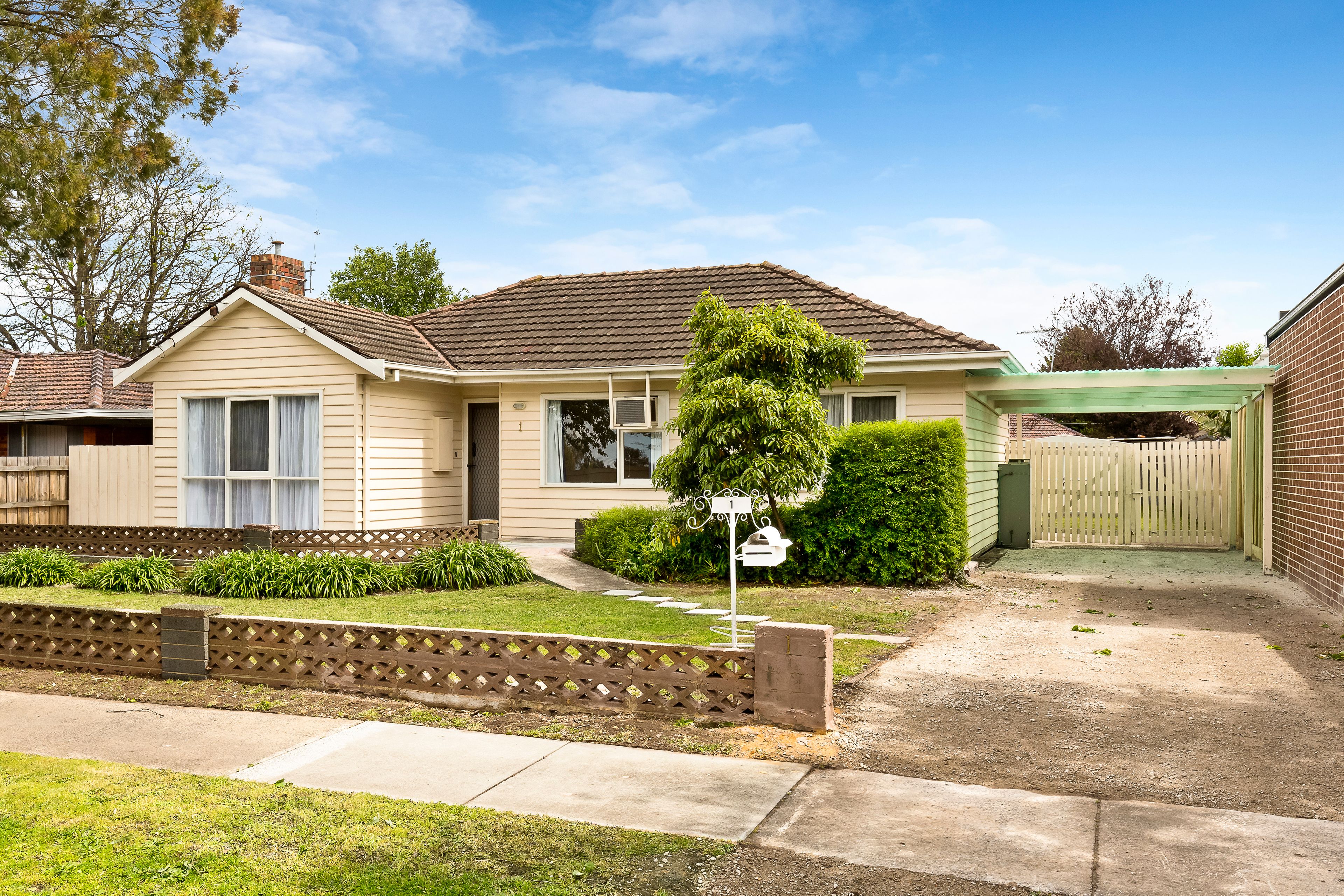 1 Cambro Road, Clayton, VIC 3168