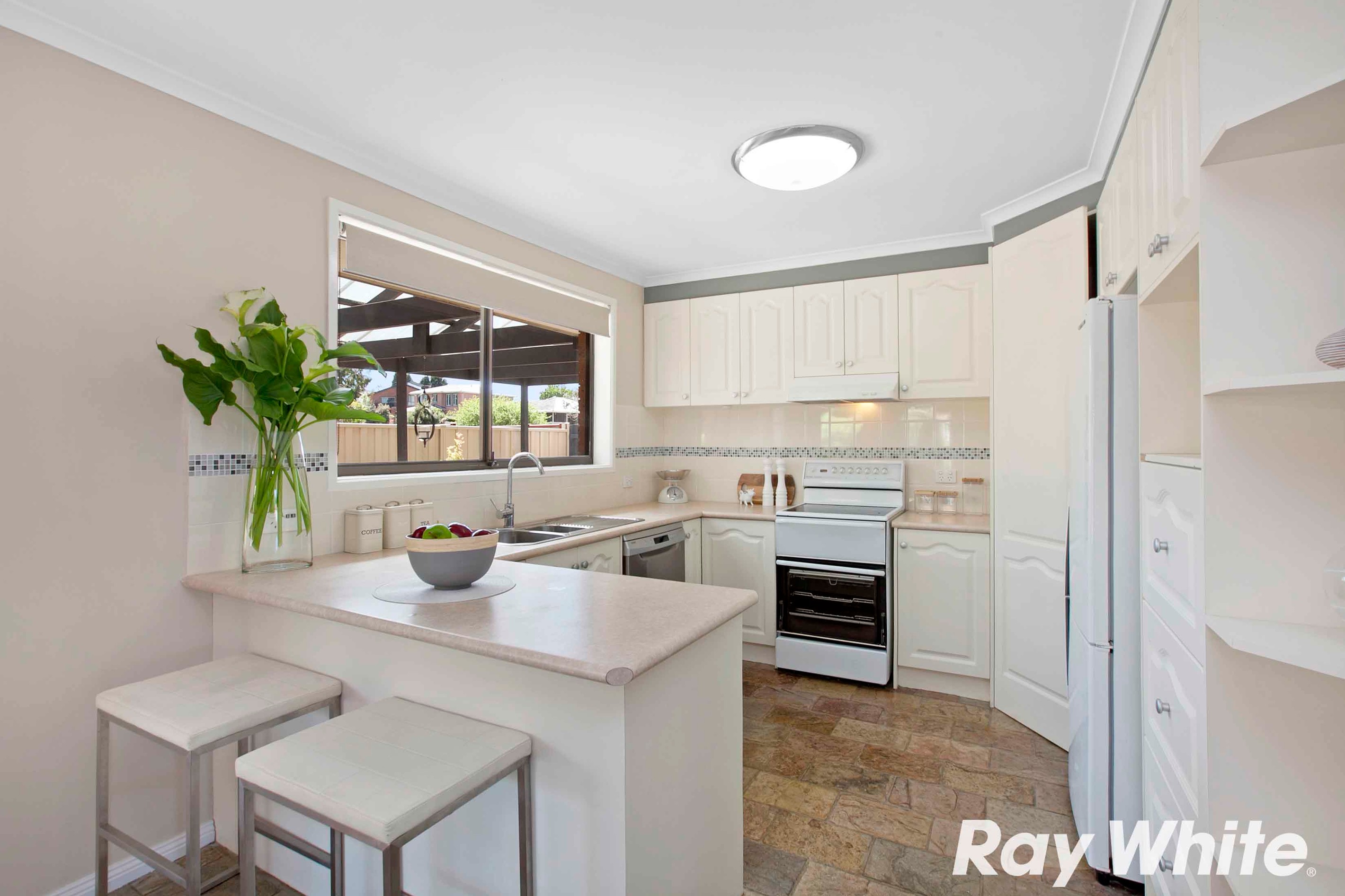 10 Darbyshire Court, Mill Park, VIC 3082