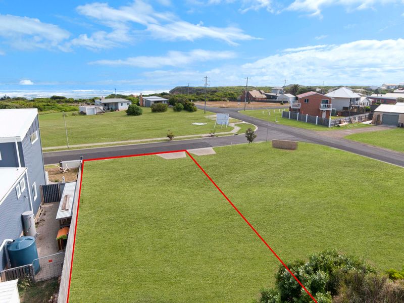 2 Loch Ard Street, Peterborough, VIC 3270