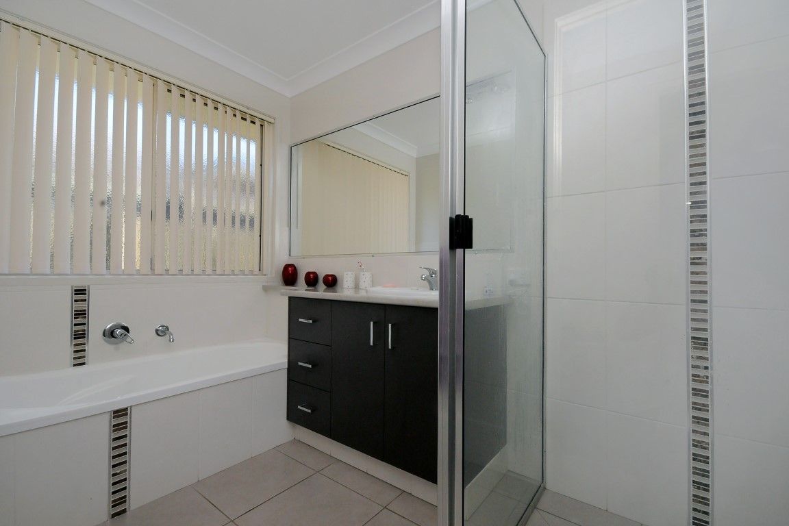 2/487 Stenner Street, Harristown, QLD 4350