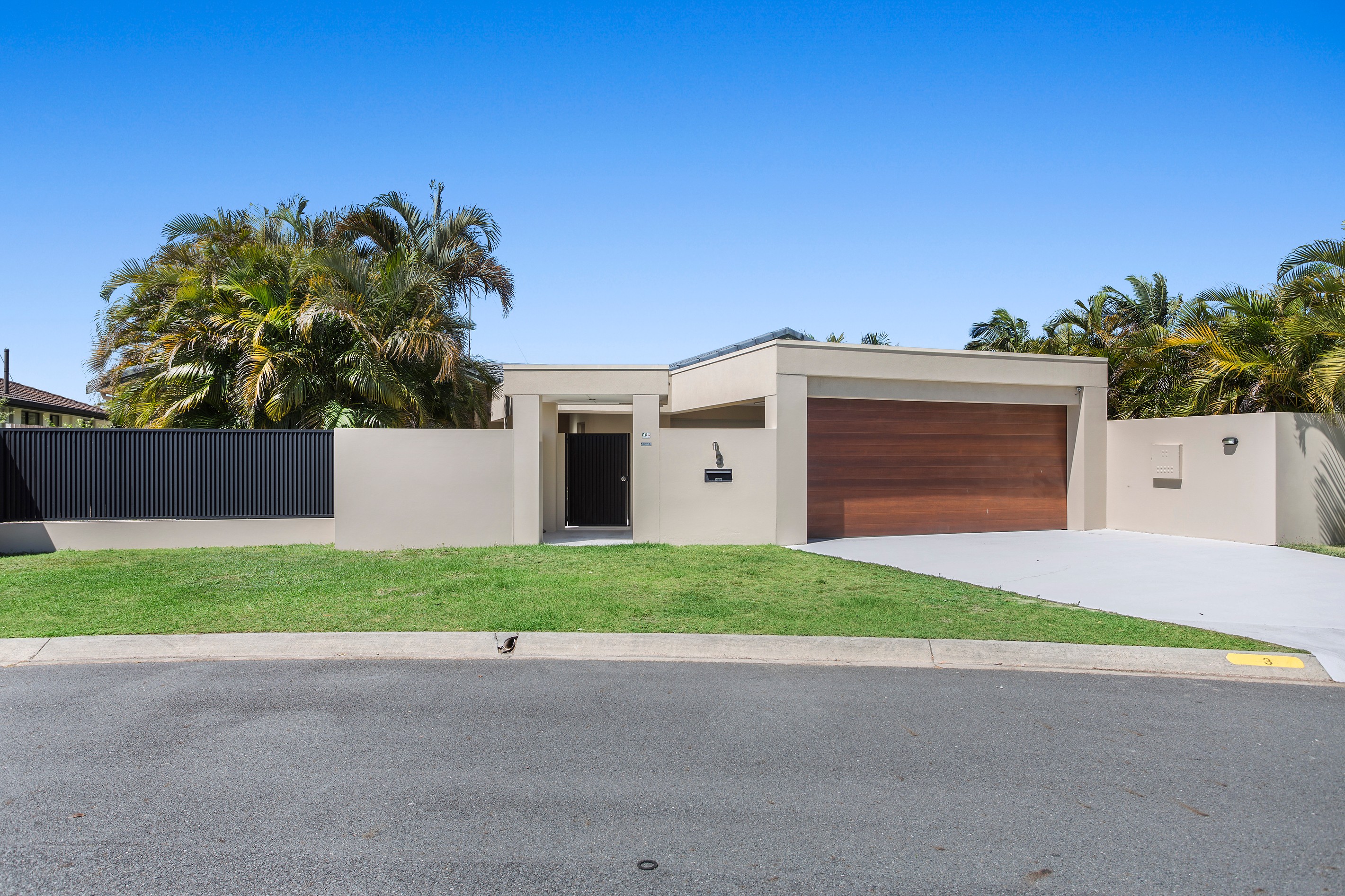3 Reef Court, Mermaid Waters, QLD 4218