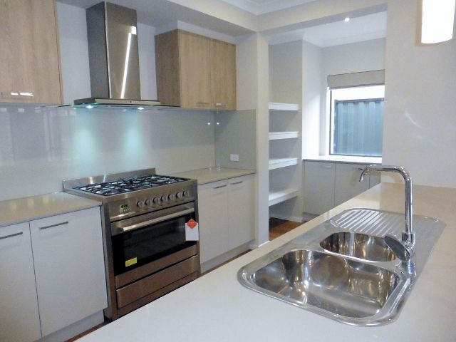 37 Calibre Circuit, Clyde North, VIC 3978