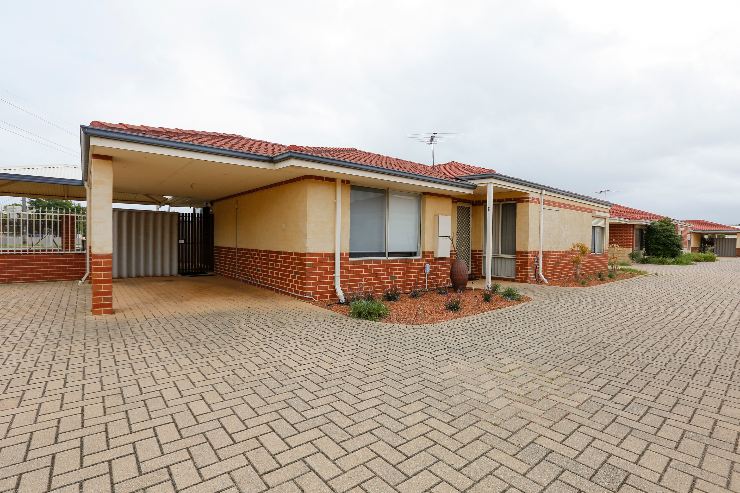 6/13 Bickley Road, Cannington, WA 6107