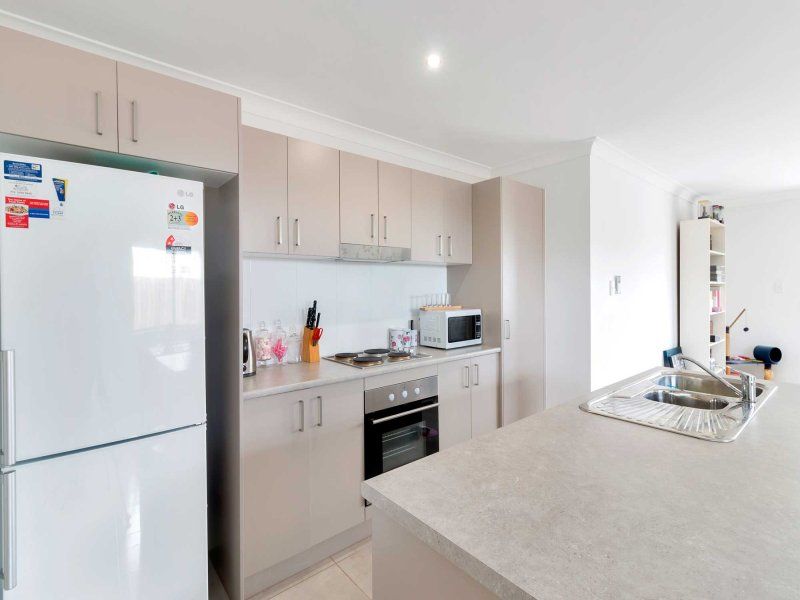 31 Middle Road, Hillcrest QLD 4118