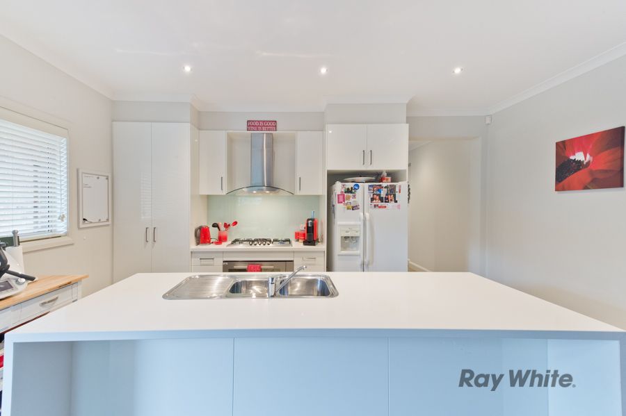 10 Manooka Road, Brookfield, VIC 3338