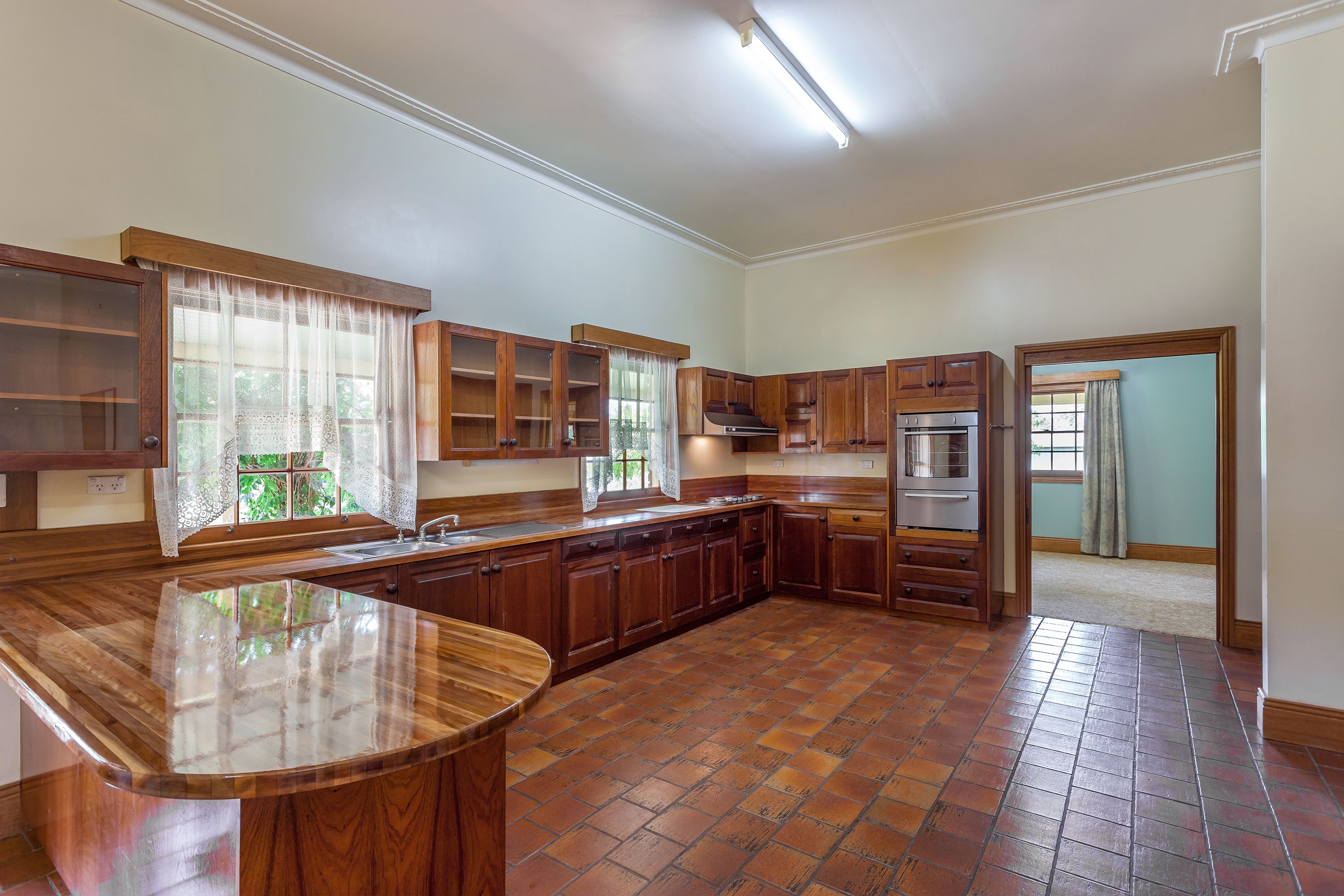 22 Hilltop Crescent, Blue Mountain Heights, QLD 4350