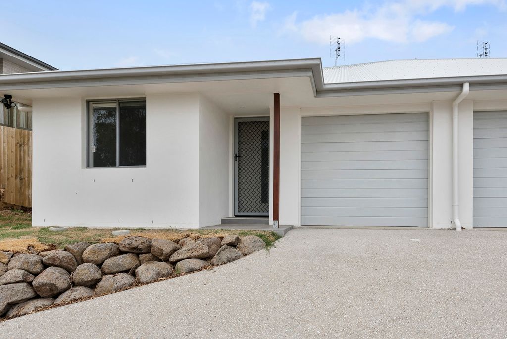2/11 Adelaide Street, Cranley, QLD 4350
