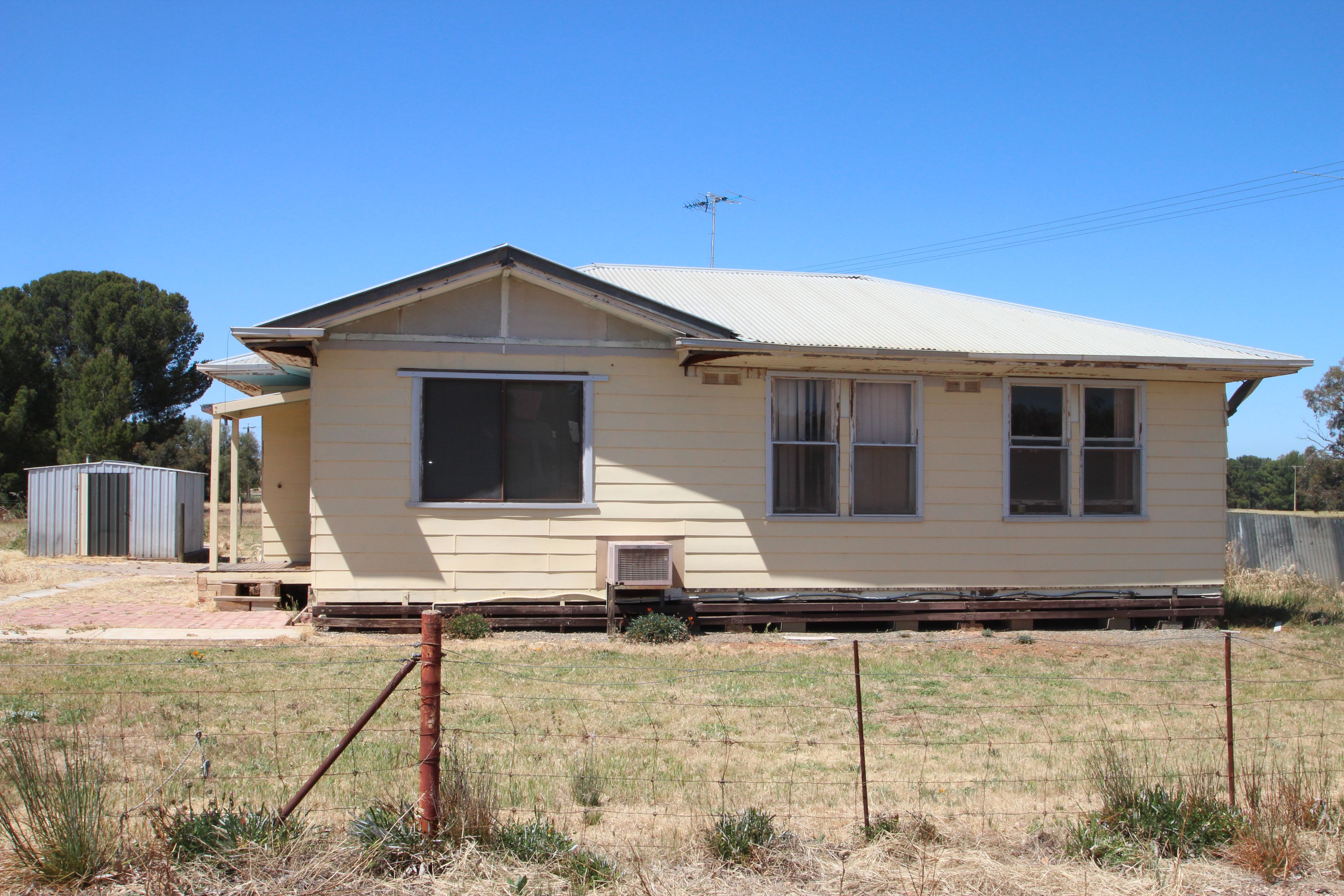 12 Railway Parade, Robertstown, SA 5381