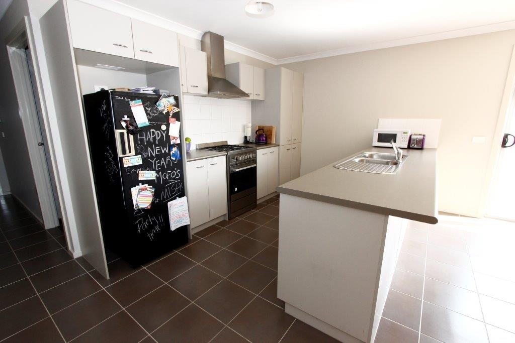 15 Tree Street, Waurn Ponds, VIC 3216