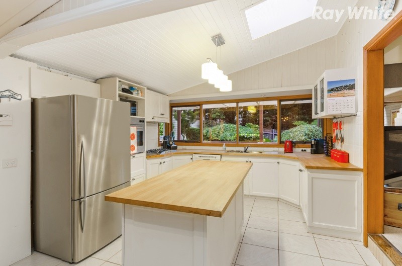 66 Mast Gully Road, Upwey, VIC 3158