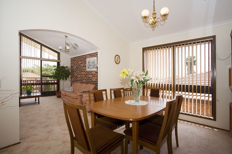 18 Black Close, Illawong, NSW 2234