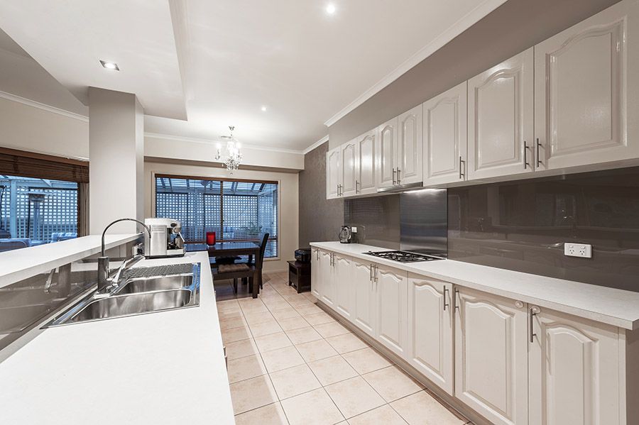 2 Crestmont Terrace, Craigieburn, VIC 3064