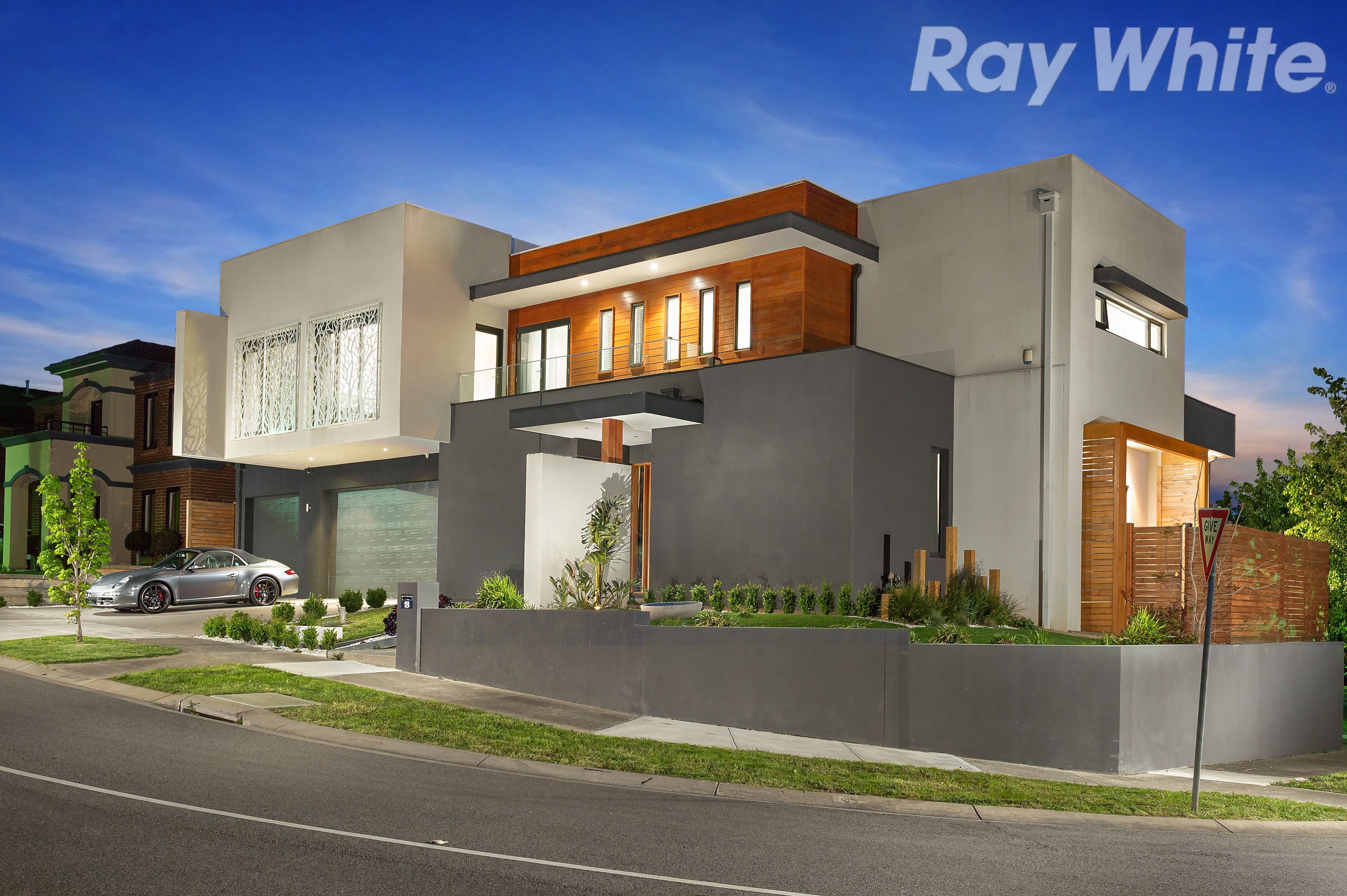 18 Bloomfield Drive, South Morang VIC 3752