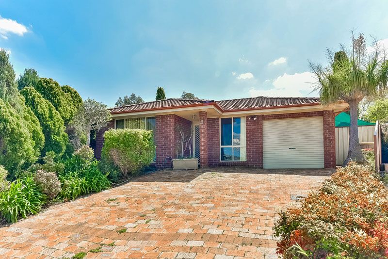 9 Garling Place, Currans Hill, NSW 2567