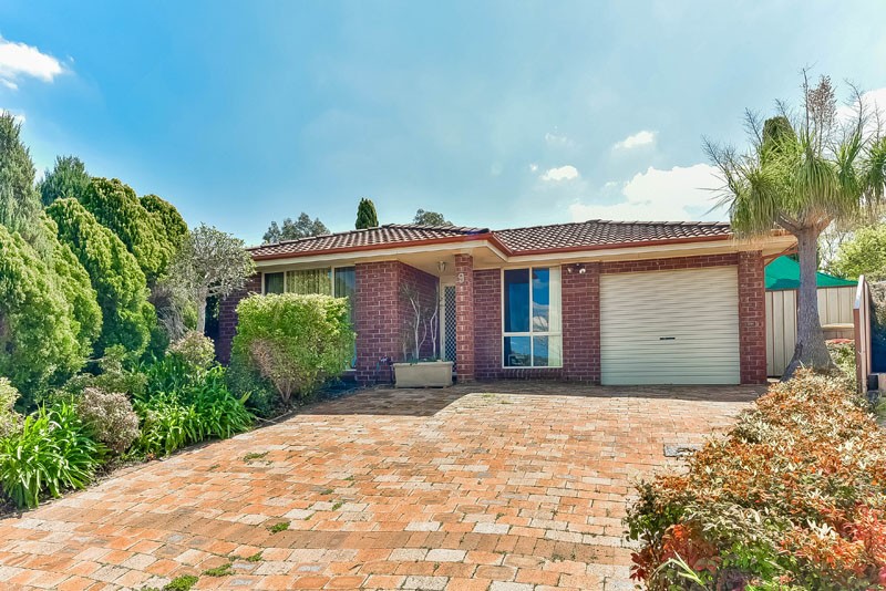 9 Garling Place, Currans Hill, NSW 2567