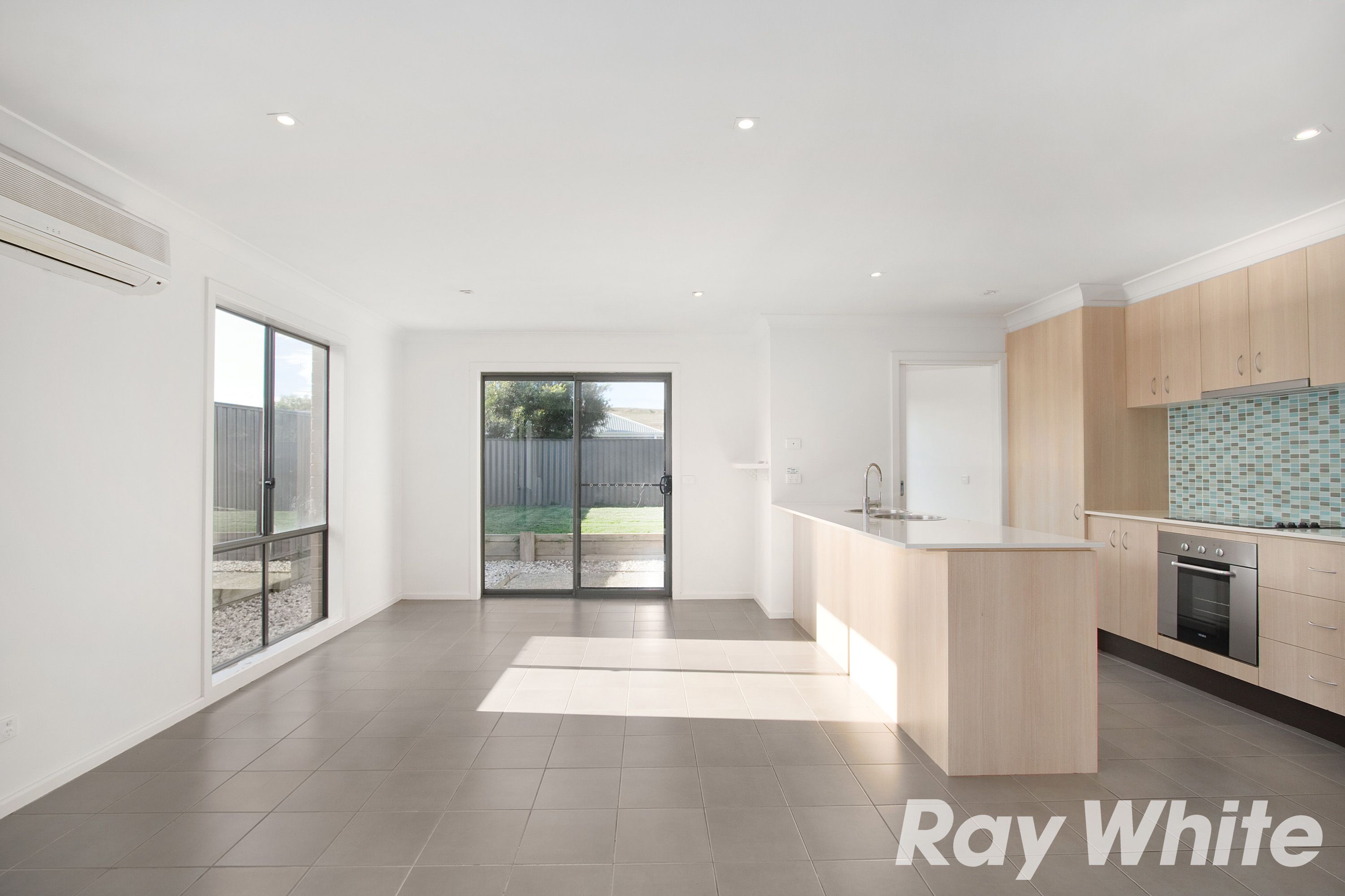 8 Tangelo Terrace, Pakenham, VIC 3810
