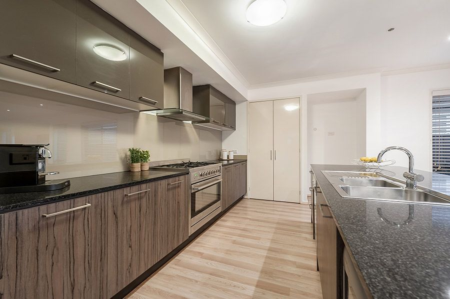 18 Oakgrove Drive, Craigieburn, VIC 3064