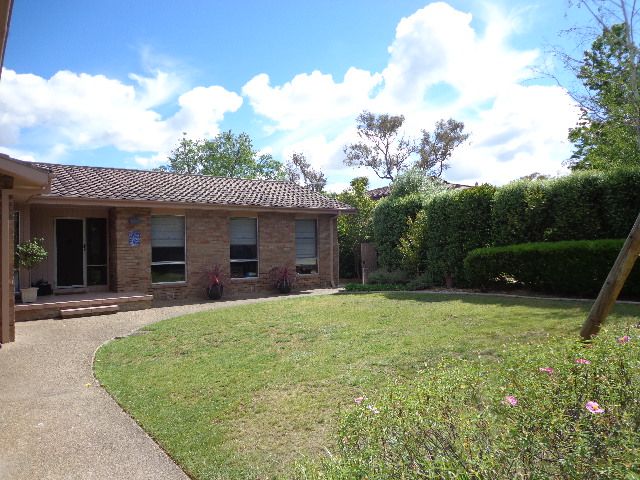 11 Gibbes Place, Weetangera, ACT 2614