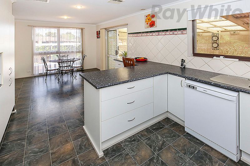17 Poseidon Close, Mill Park, VIC 3082