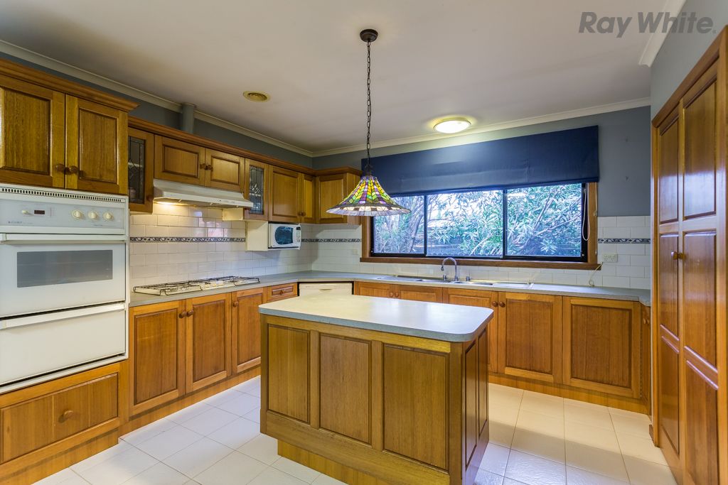 2 Oates Court, Taylors Lakes, VIC 3038