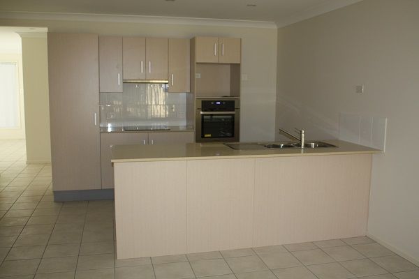 Unit 2/12 Samford Road, Leichhardt, QLD 4305